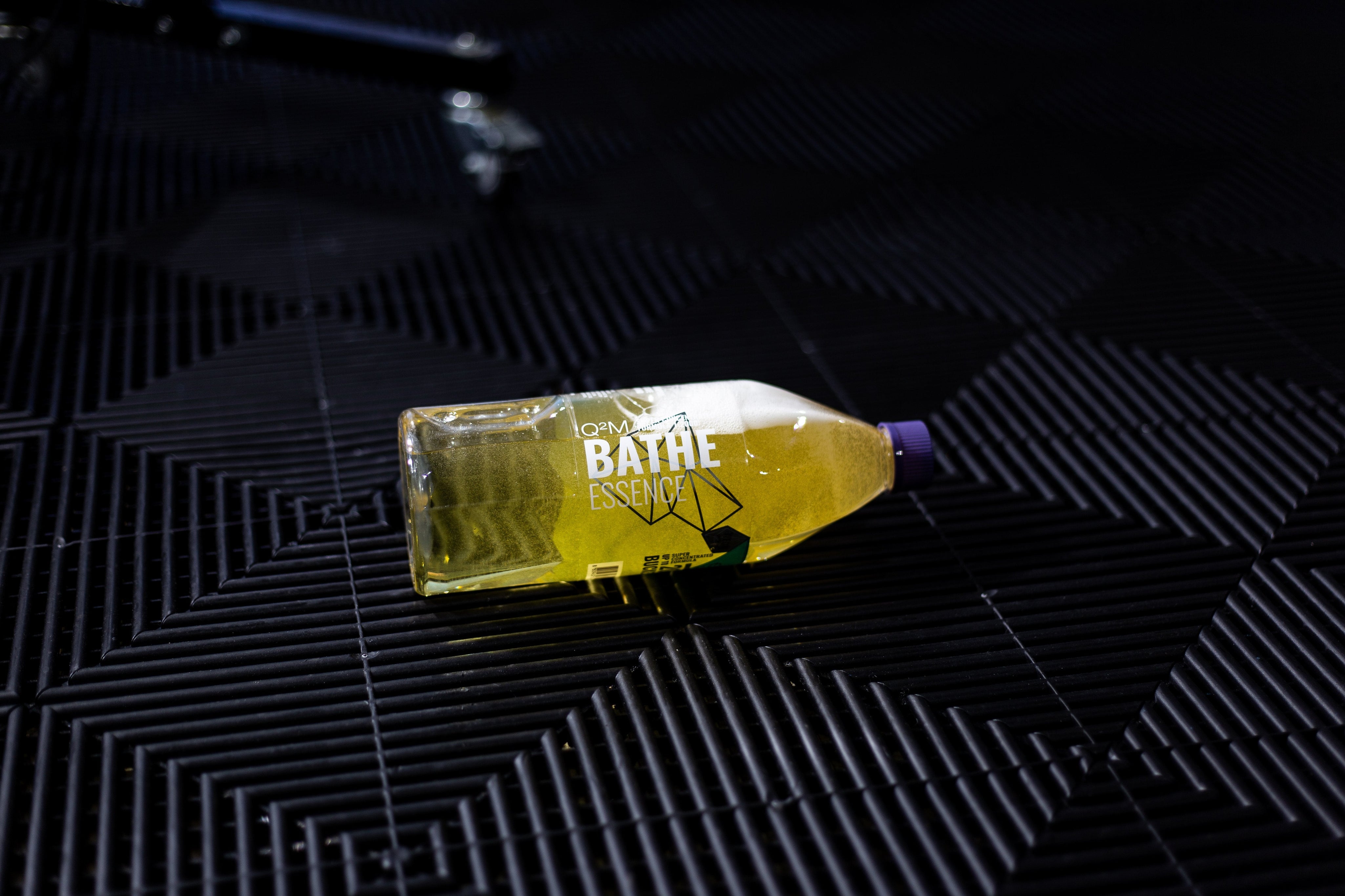 Gyeon Quartz Q2M Bathe Essence | pH Neutral Car Shampoo (Discontinued)